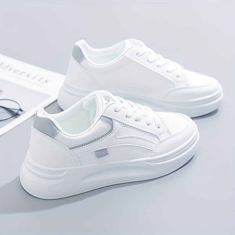 Chic white sneakers with light comfort