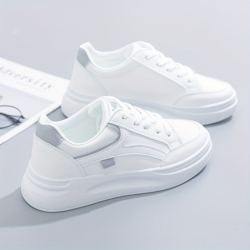 Chic white sneakers with light comfort