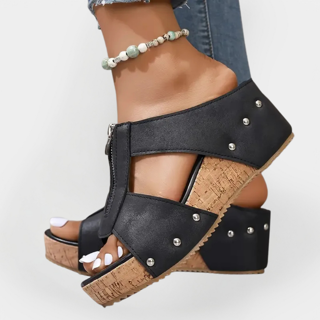 Comfortable Sandals with Heel and Fastening