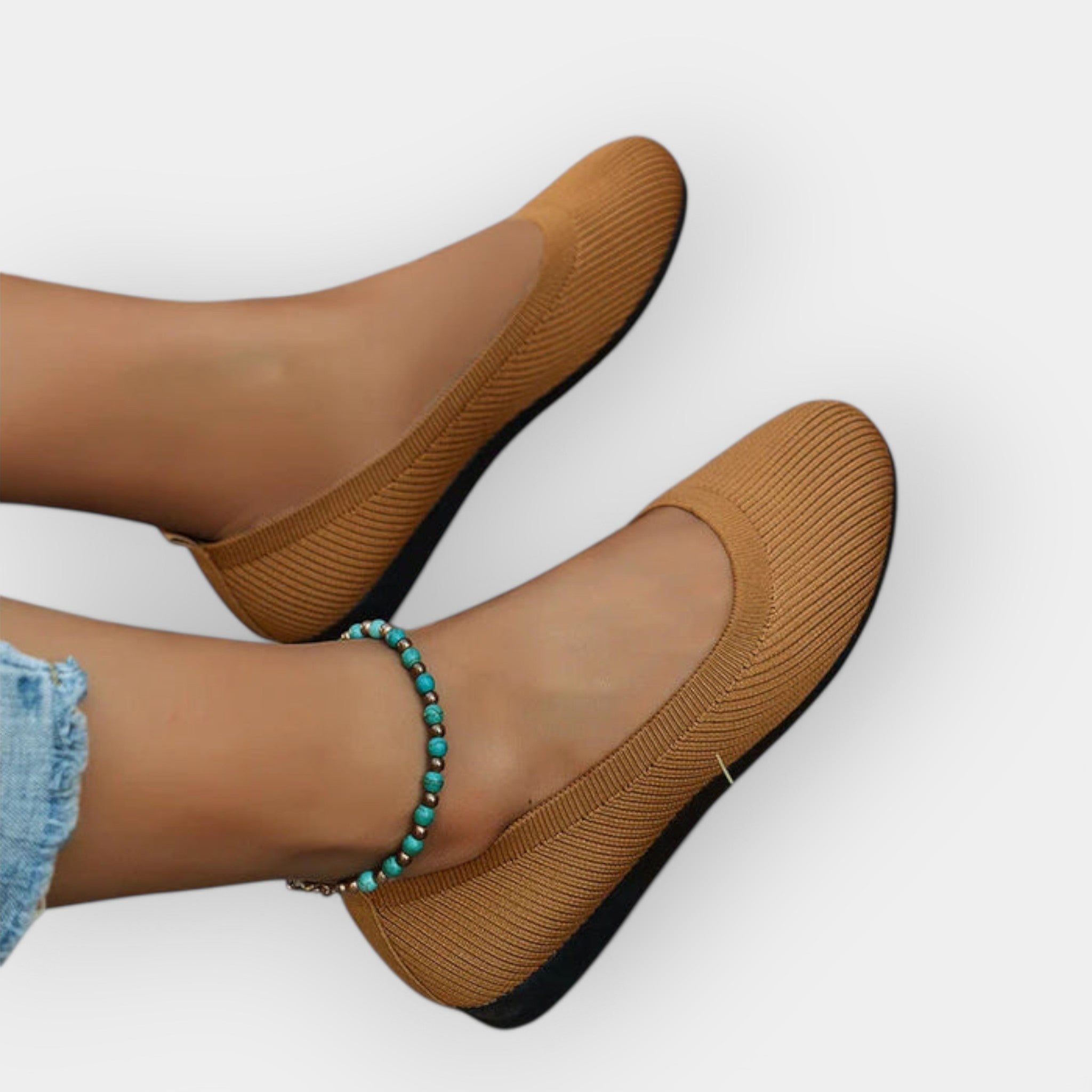 Simple sandals with elegant style