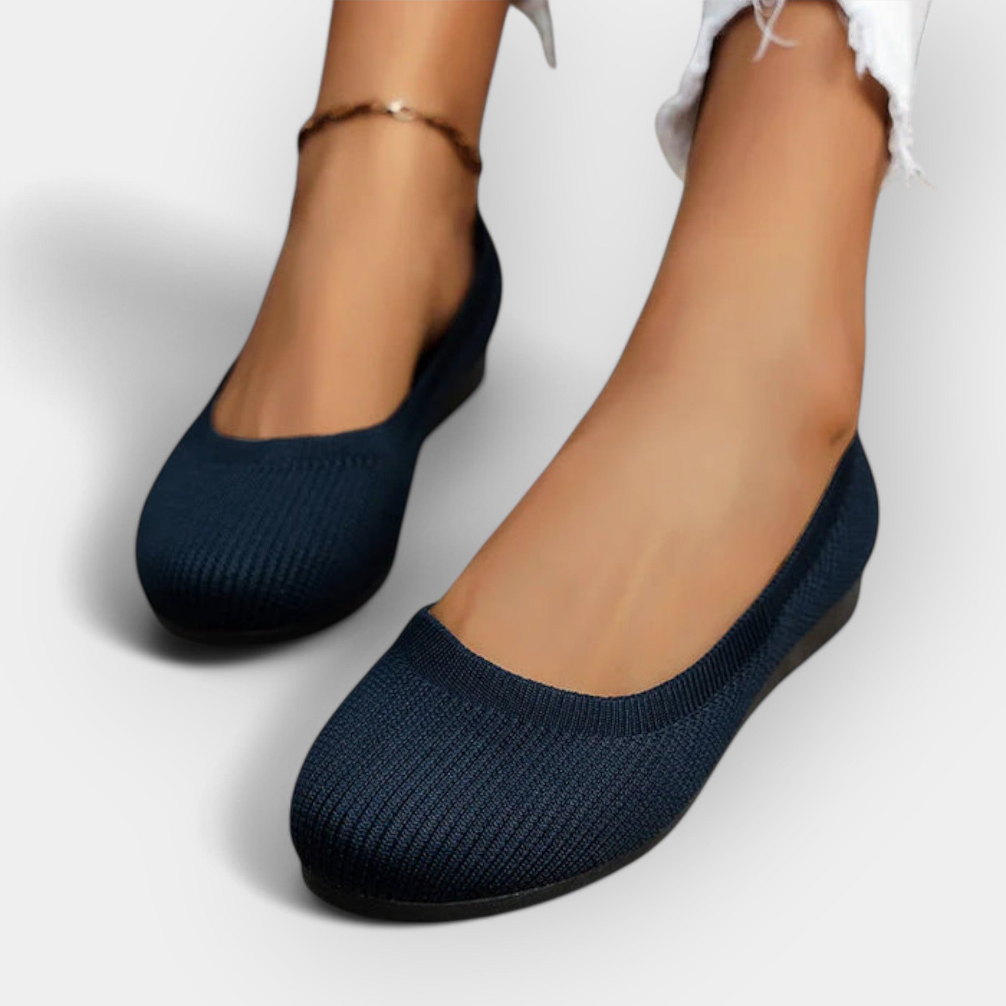 Simple sandals with elegant style