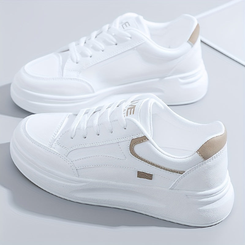 Chic white sneakers with light comfort