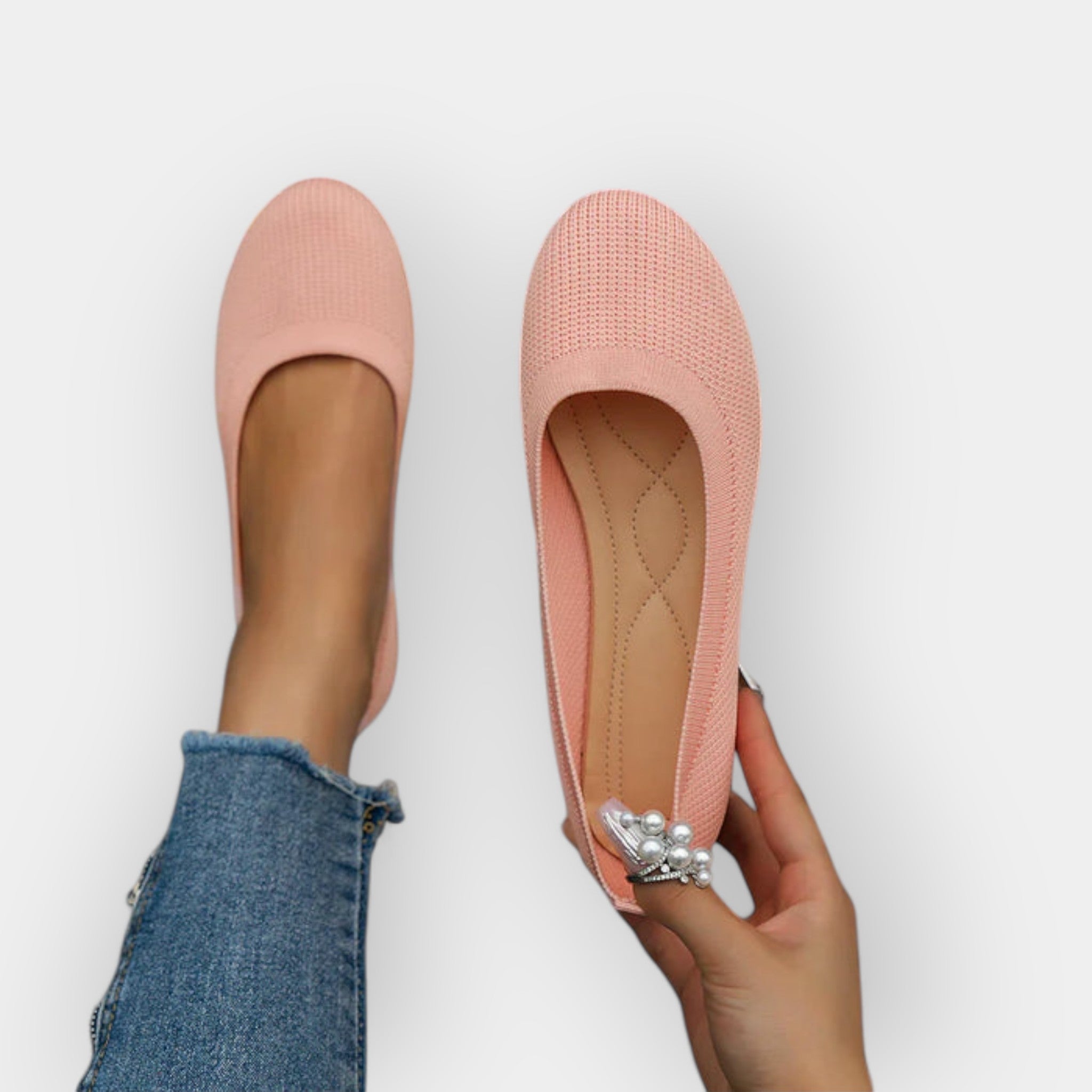 Simple sandals with elegant style