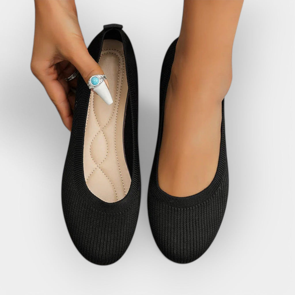 Simple sandals with elegant style