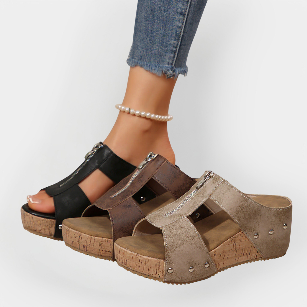Comfortable Sandals with Heel and Fastening