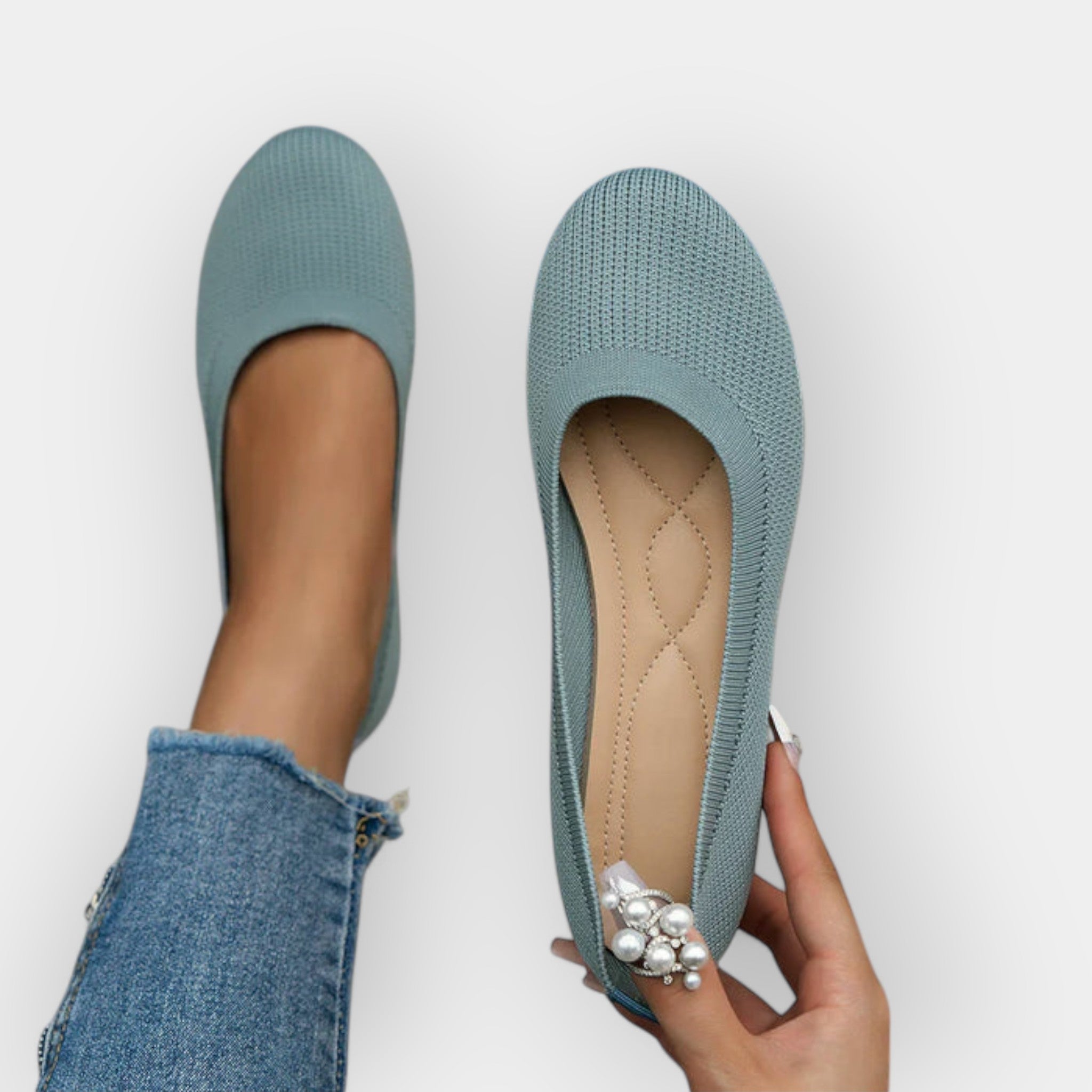 Simple sandals with elegant style