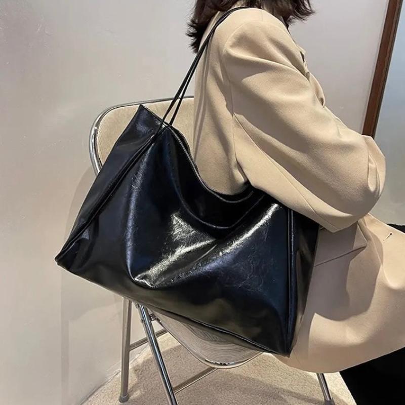 Patricia™ | Shiny Leather Handbag