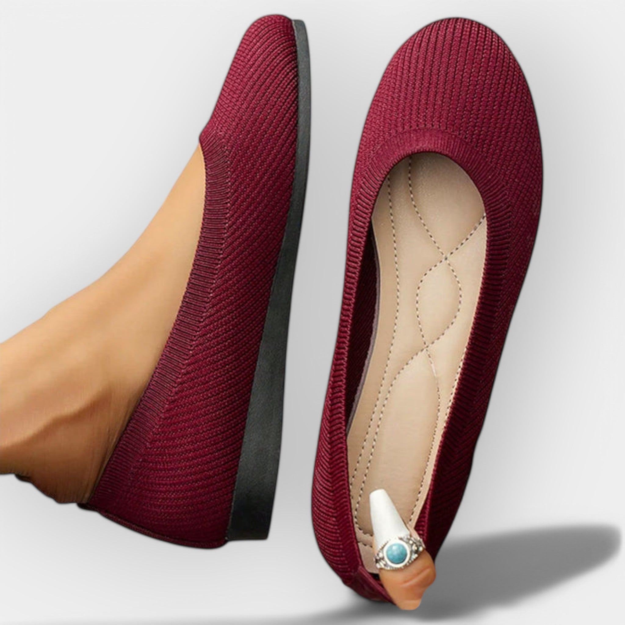 Simple sandals with elegant style