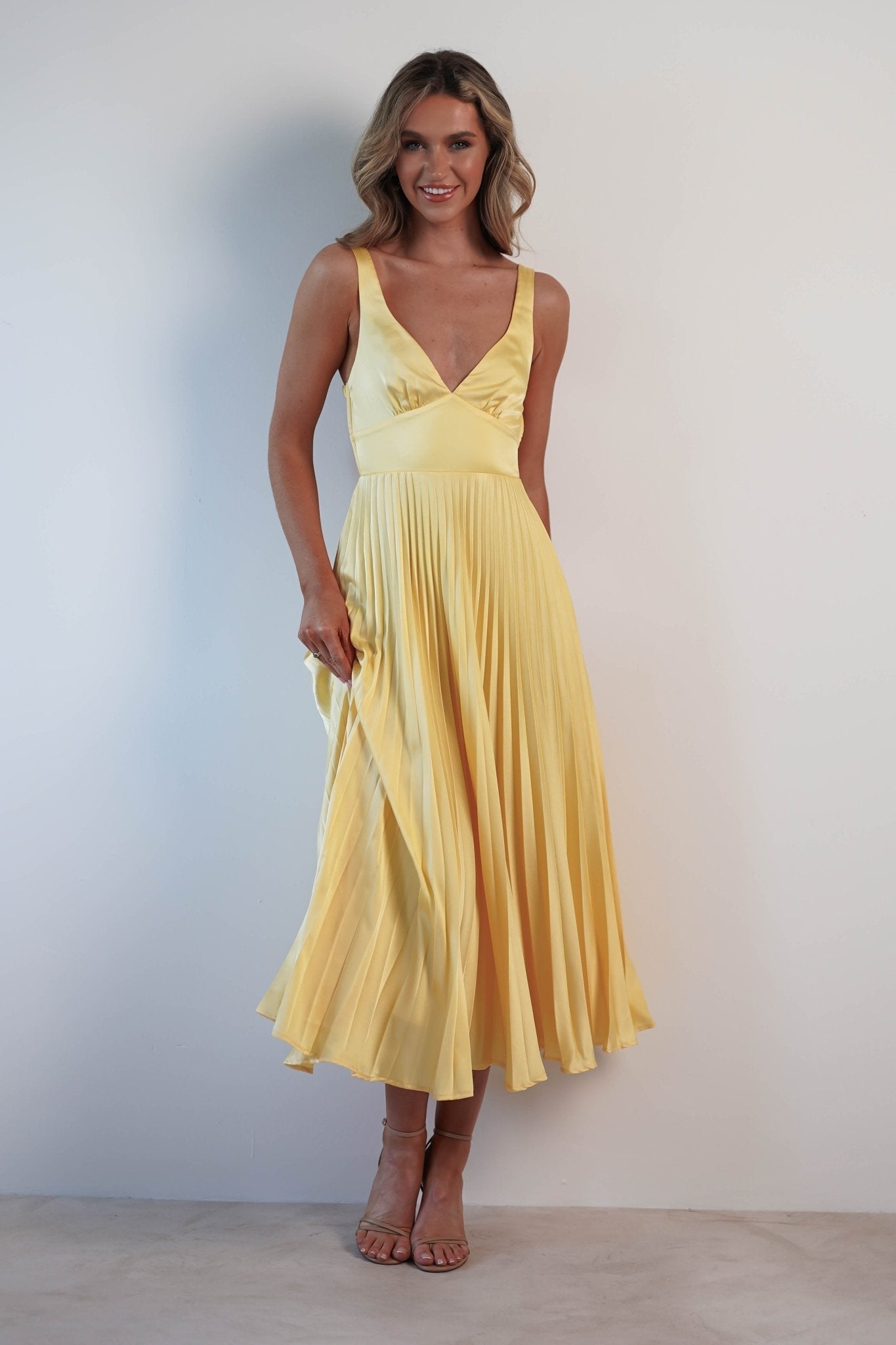 MALKA | Stylish Maxi Dress with Delicate Fall