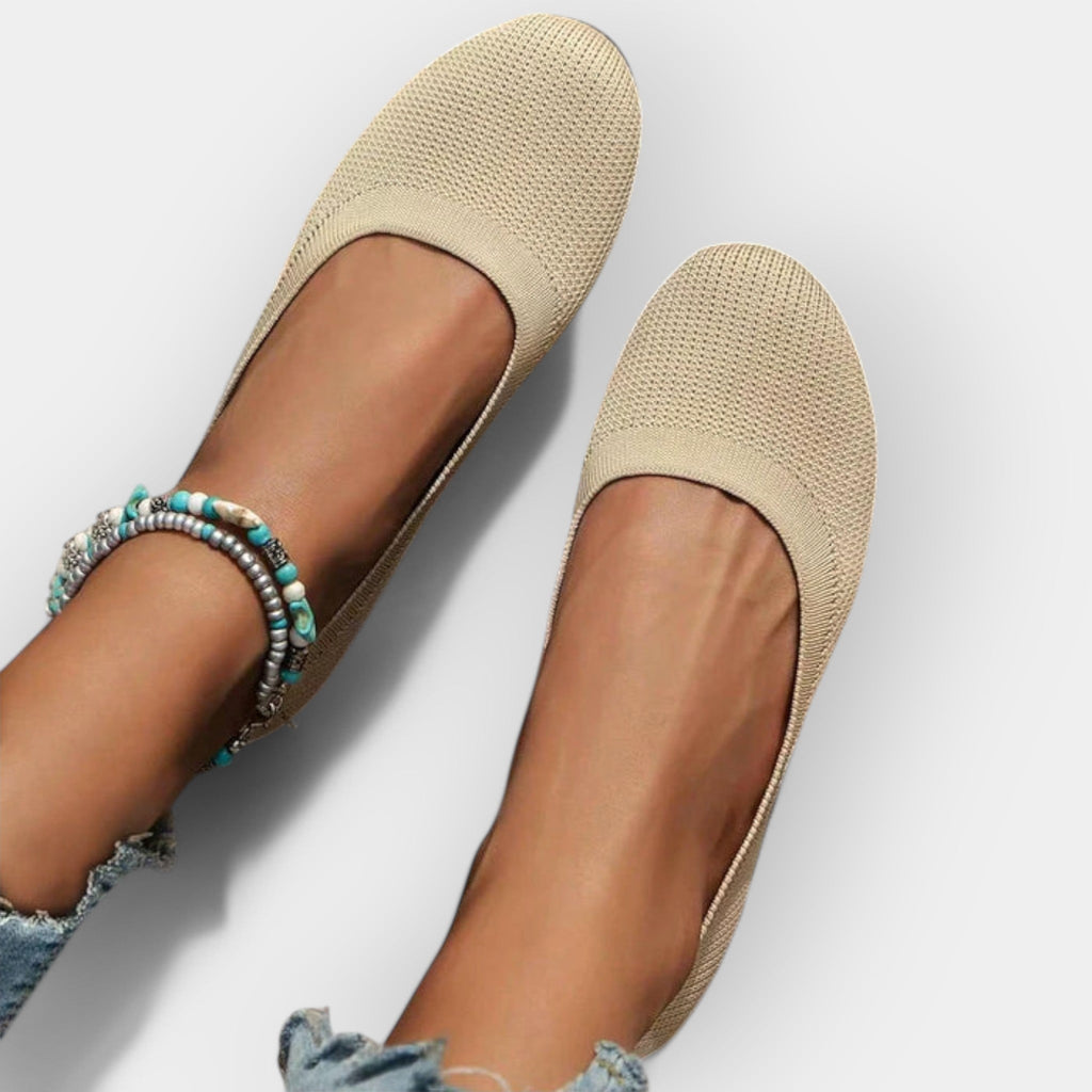 Simple sandals with elegant style