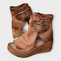 Platform sandals with open toe and straps