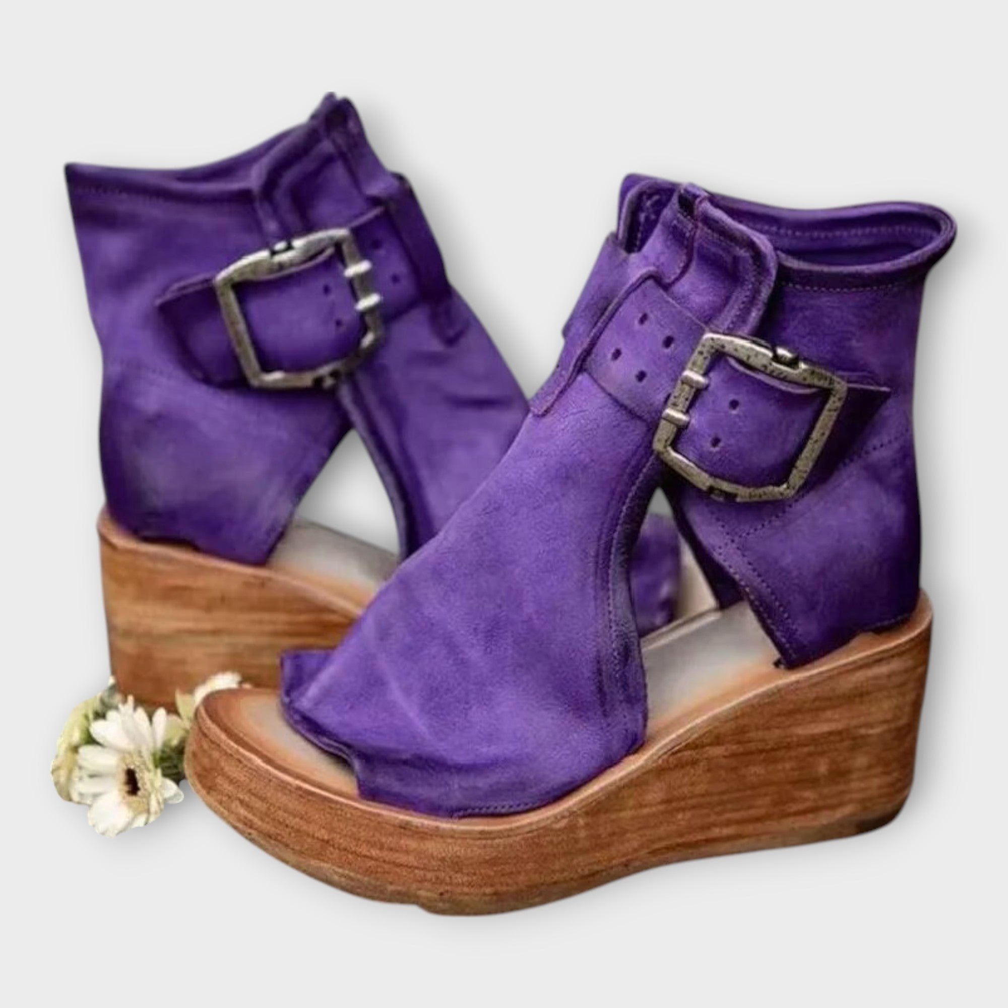 Platform sandals with open toe and straps