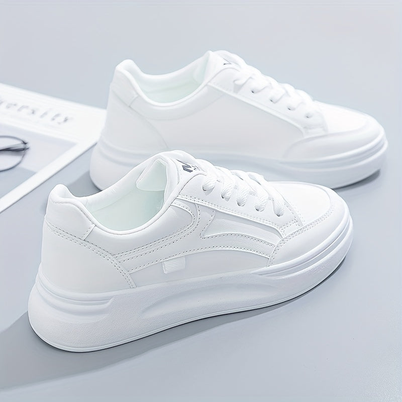 Chic white sneakers with light comfort