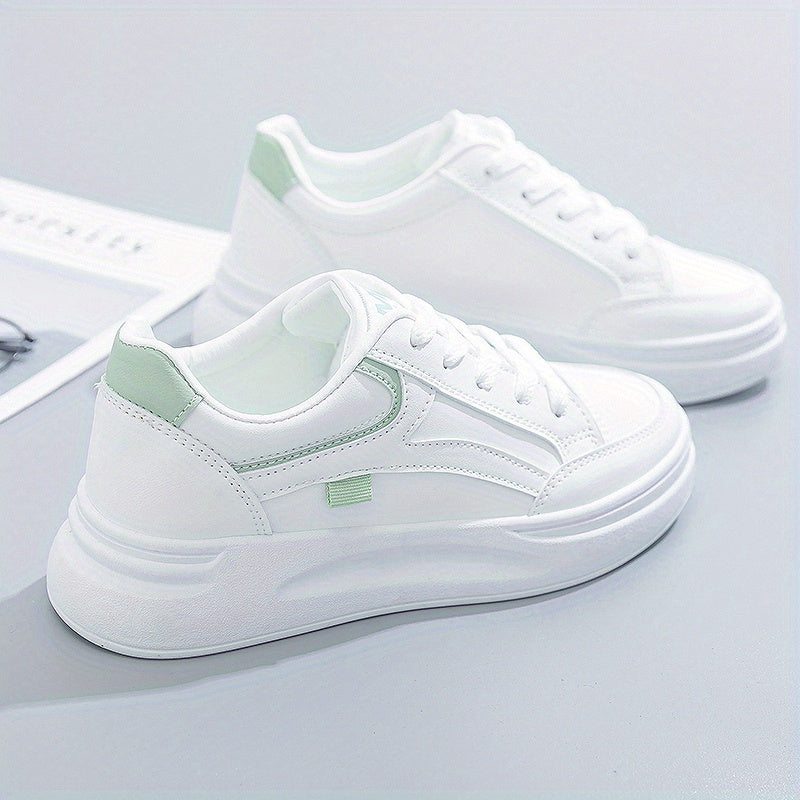 Chic white sneakers with light comfort