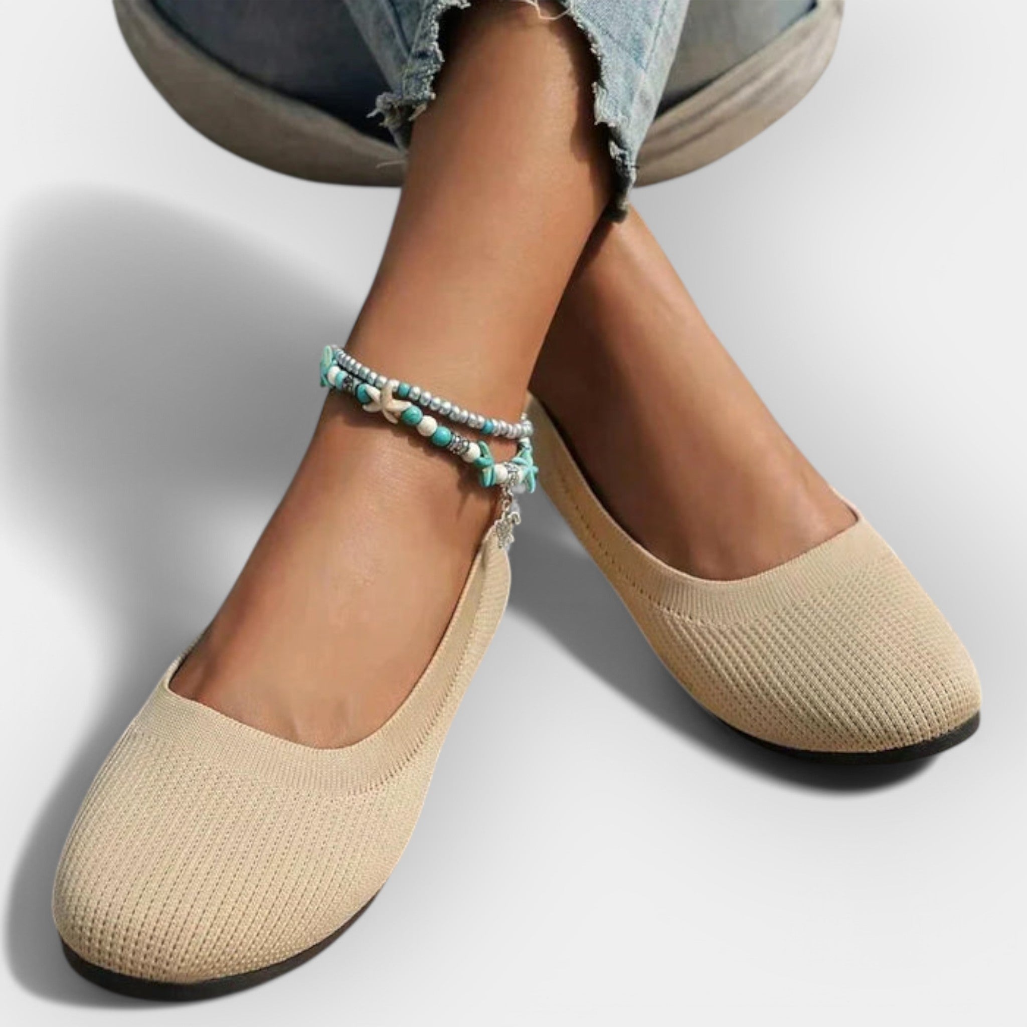Simple sandals with elegant style