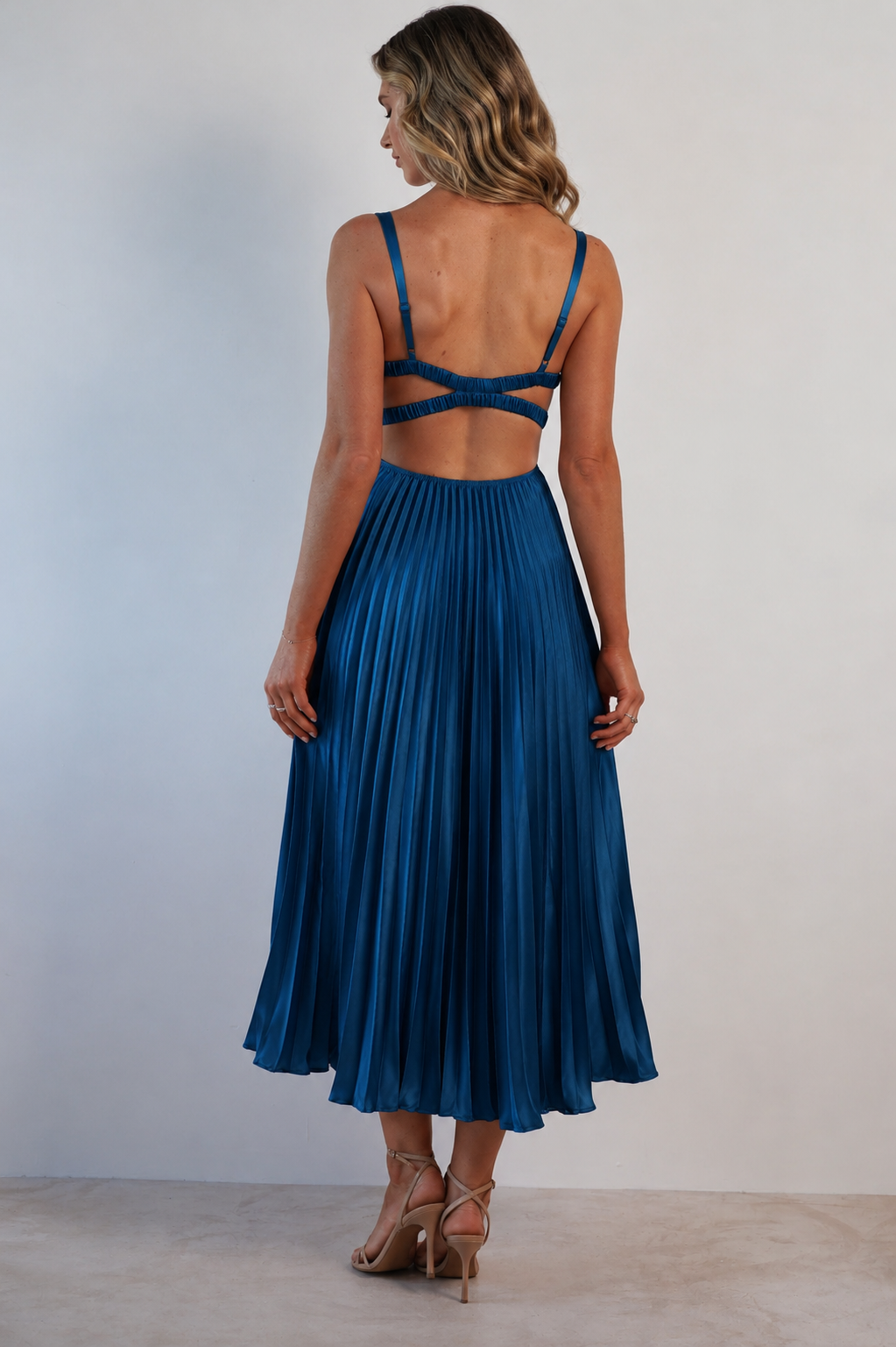 MALKA | Stylish Maxi Dress with Delicate Fall